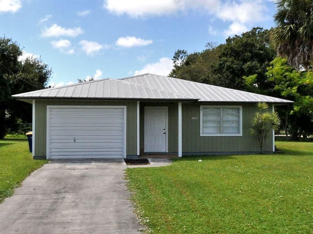 Photo of 1803 S 28th Street, Fort Pierce, FL 34947 (MLS # R10832802)