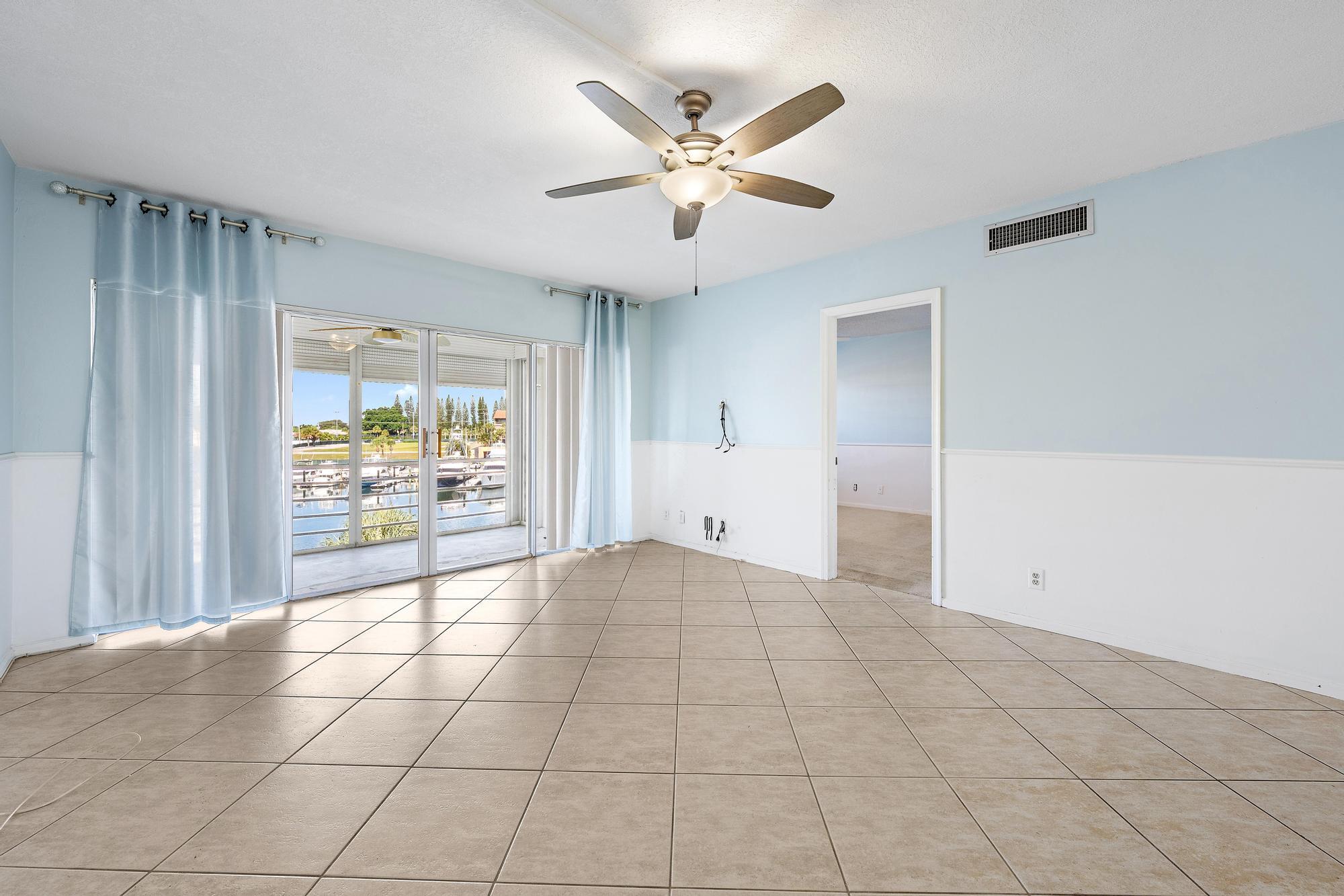 29 Yacht Club Drive Unit 405