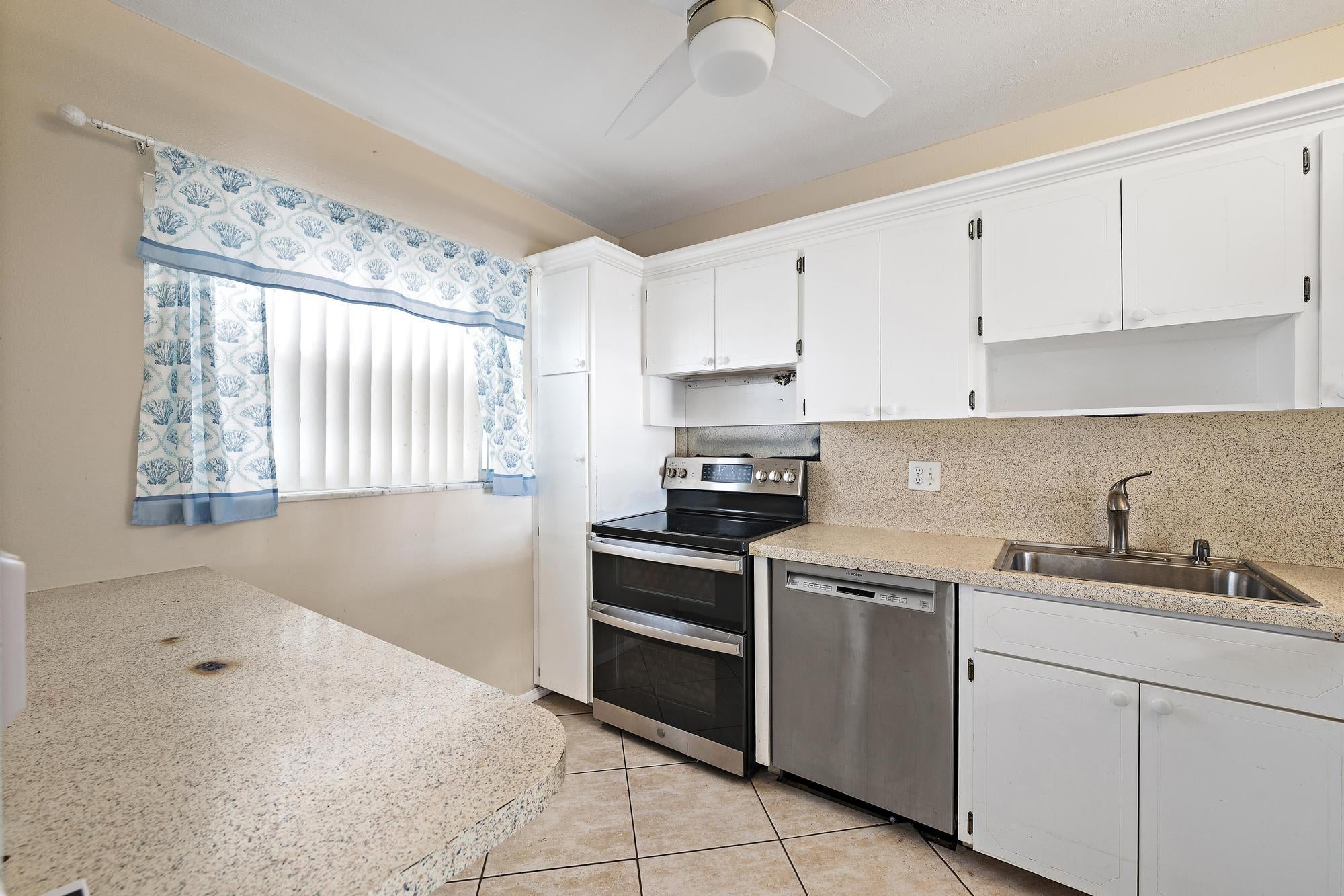 29 Yacht Club Drive Unit 405