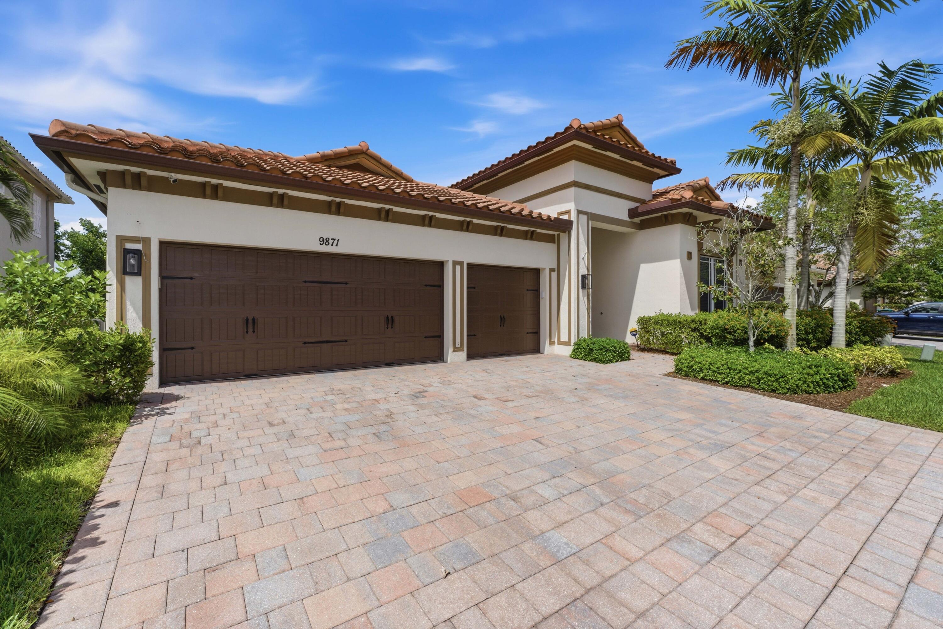 9871 Lakeview Lane