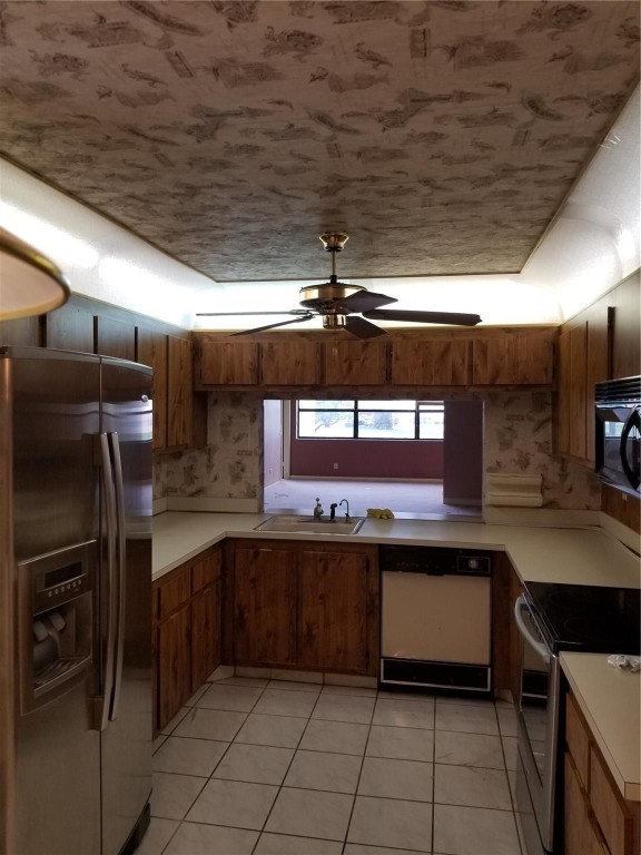 SUNRISE LAKES - Residential