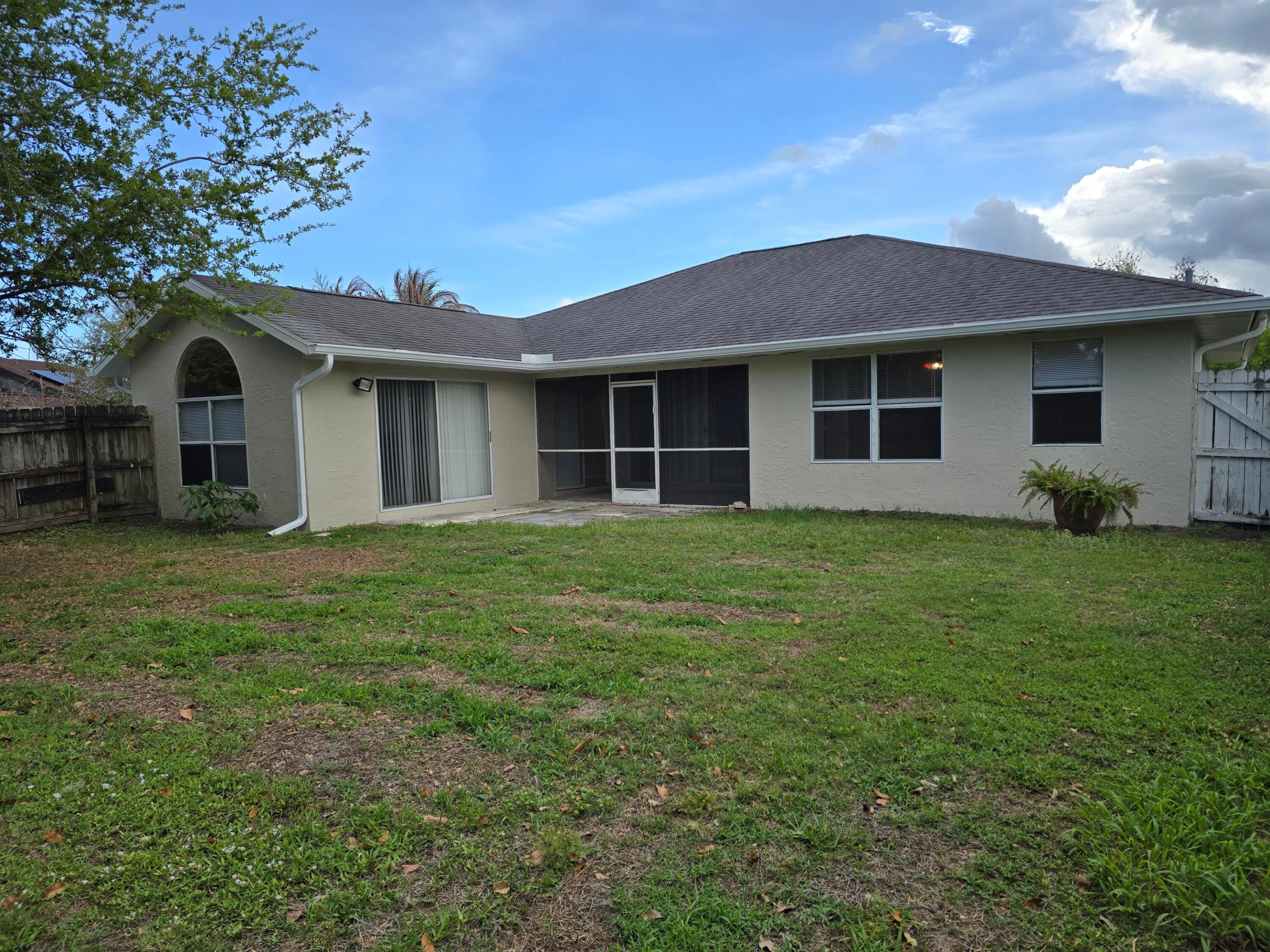 PORT ST LUCIE SECTION 40 - Residential Lease