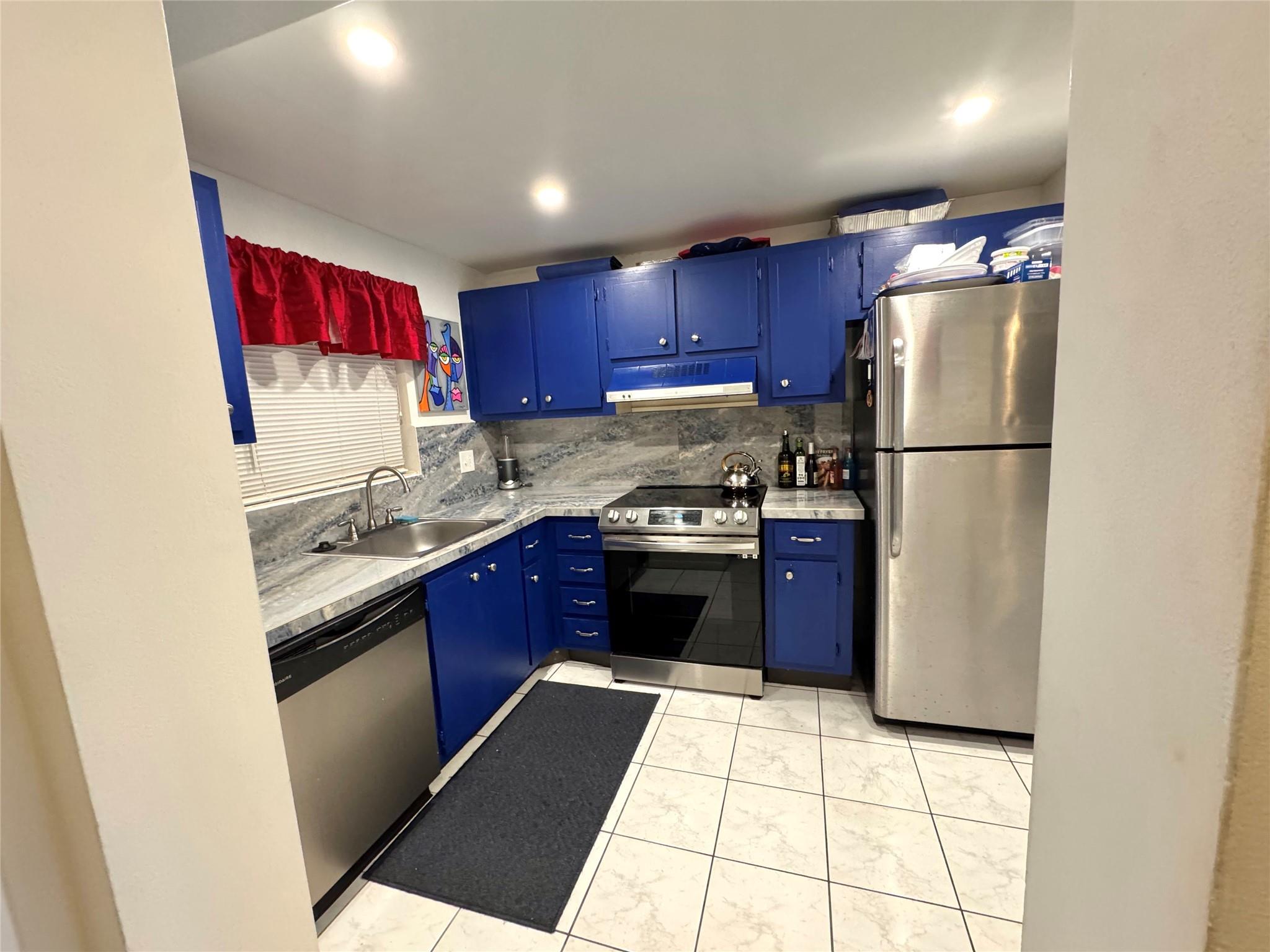 Tennis Club Wingfield Con - Residential Lease