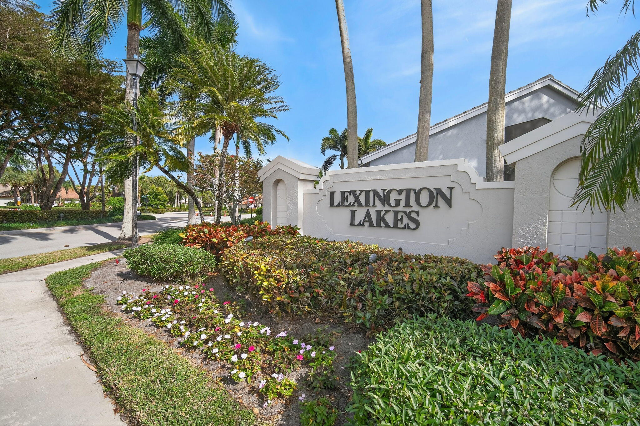 LEXINGTON LAKES - Residential