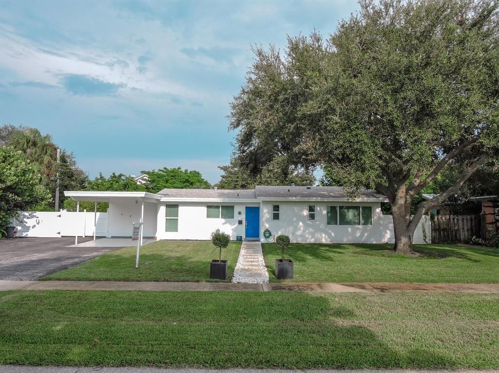 Photo of 733 Alamanda Drive, North Palm Beach, FL 33408 (MLS # R10830972)