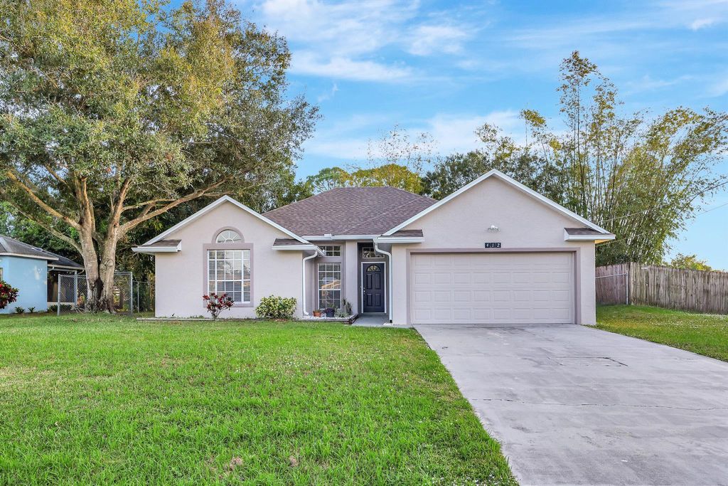 Photo of 412 SE Evans Avenue, Port Saint Lucie, FL 34984 (MLS # R10920064)