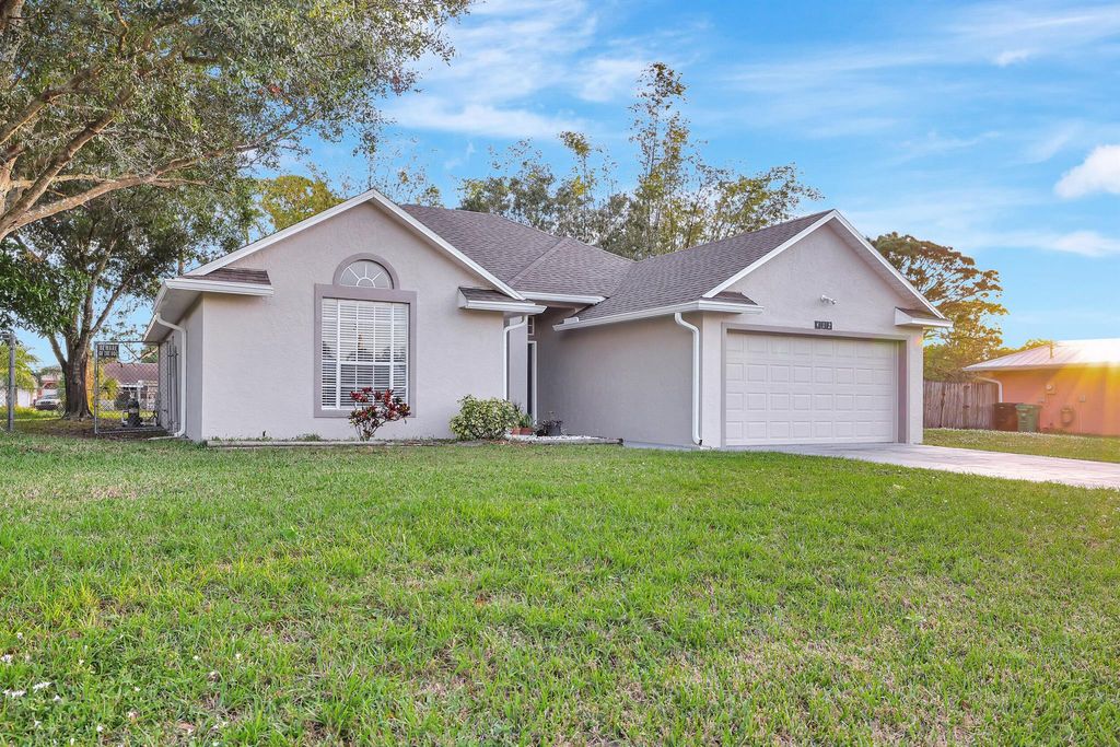 Photo of 412 SE Evans Avenue, Port Saint Lucie, FL 34984 (MLS # R10920064)