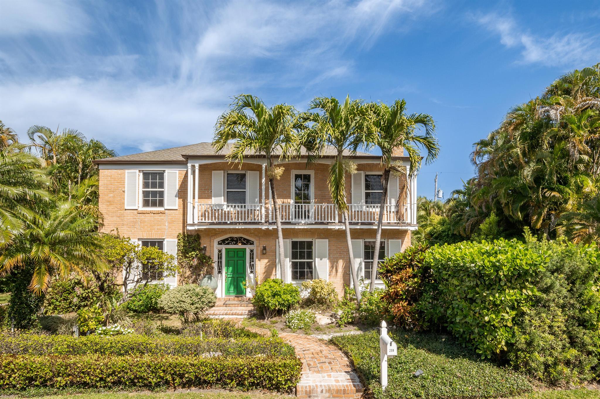 This spectacular Henry Harding traditional home is now available. 4 bedroom 4 and 1/2 baths located on one of the best cabana streets in the northend of Palm Beach. Queens Lane has a fabulous private beach parcel and a day dock on the intra coastal for the residents of the street.