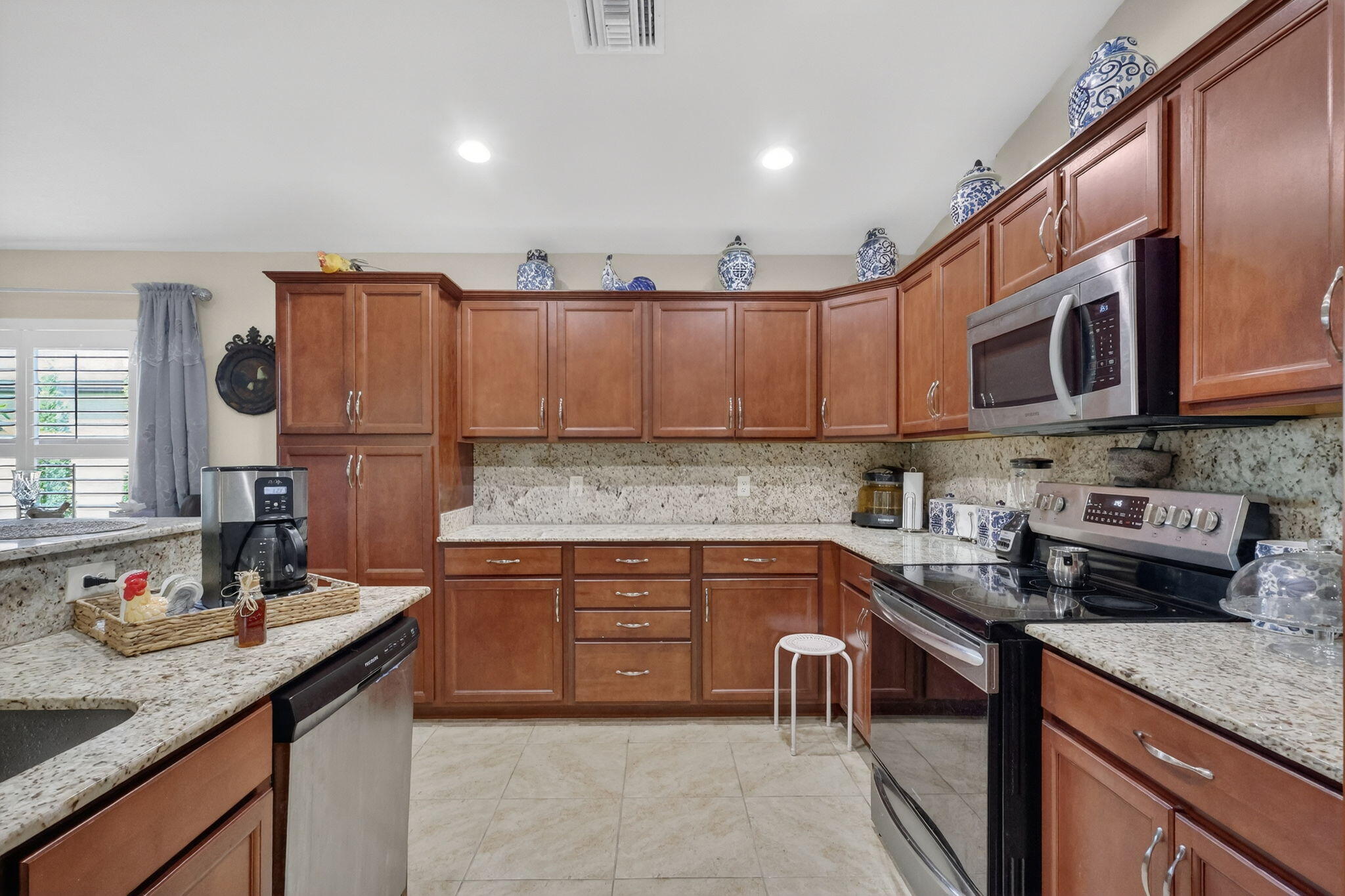 SPANISH LAKES ONE LEASEHOLD ESTATES - Residential