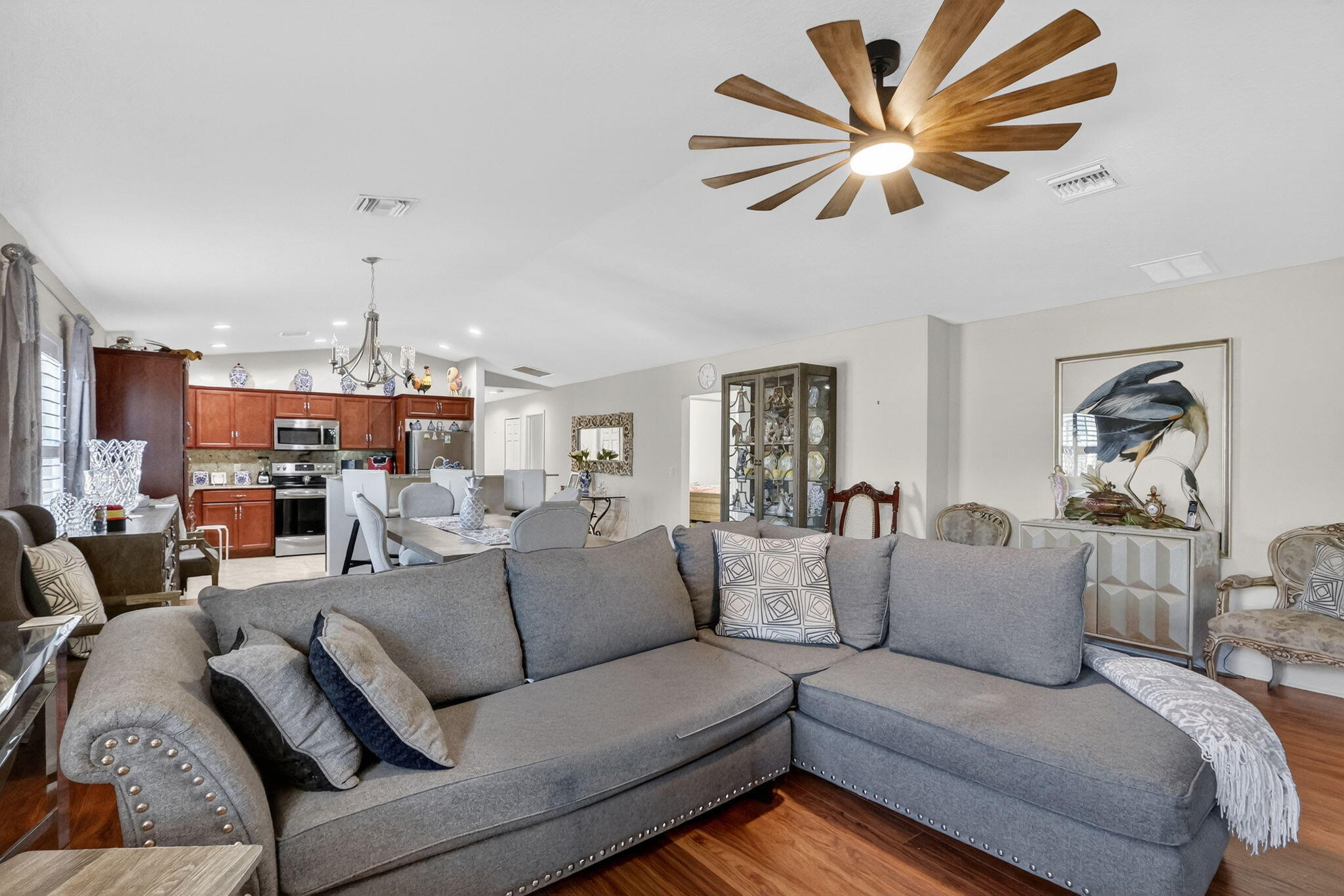 SPANISH LAKES ONE LEASEHOLD ESTATES - Residential