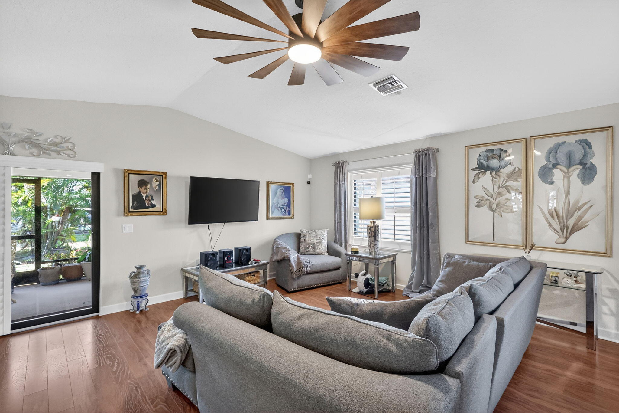 SPANISH LAKES ONE LEASEHOLD ESTATES - Residential