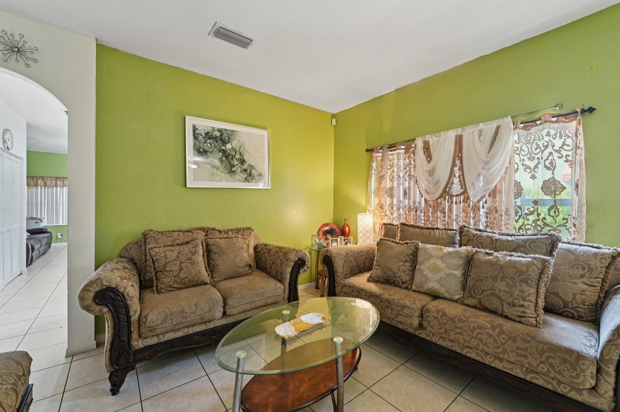 2921 NW 33rd Ter 2921