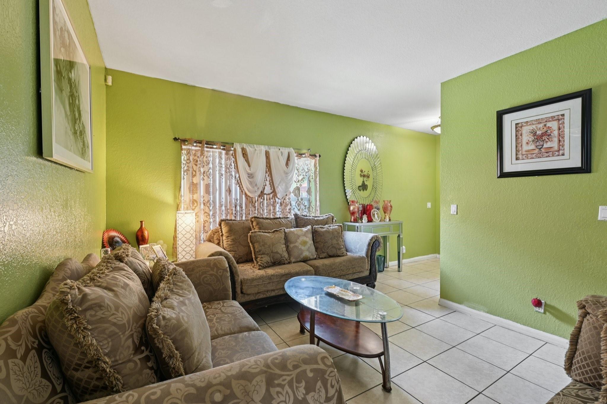 2921 NW 33rd Ter 2921