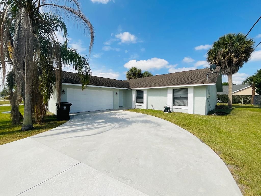 Photo of 2020 SE Parrot Street, Port Saint Lucie, FL 34952 (MLS # R10980499)