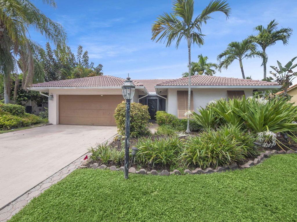 Photo of 21317 Chinaberry Drive, Boca Raton, FL 33428 (MLS # R11124817)
