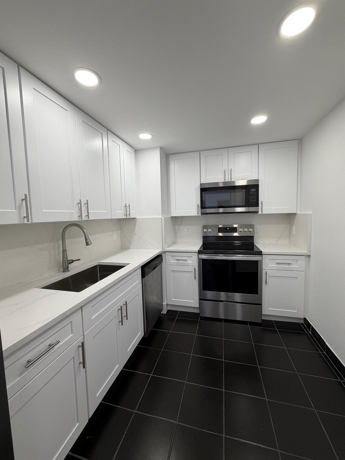 PALM BEACH HOUSE CONDO - Residential Lease