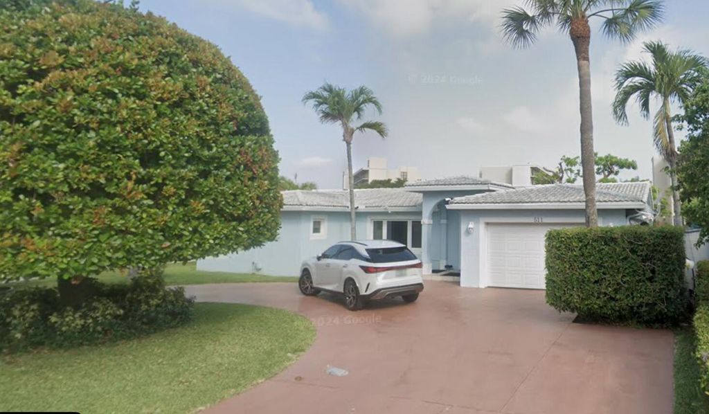 Photo of 511 NE 6th Avenue, Deerfield Beach, FL 33441 (MLS # B26018232)