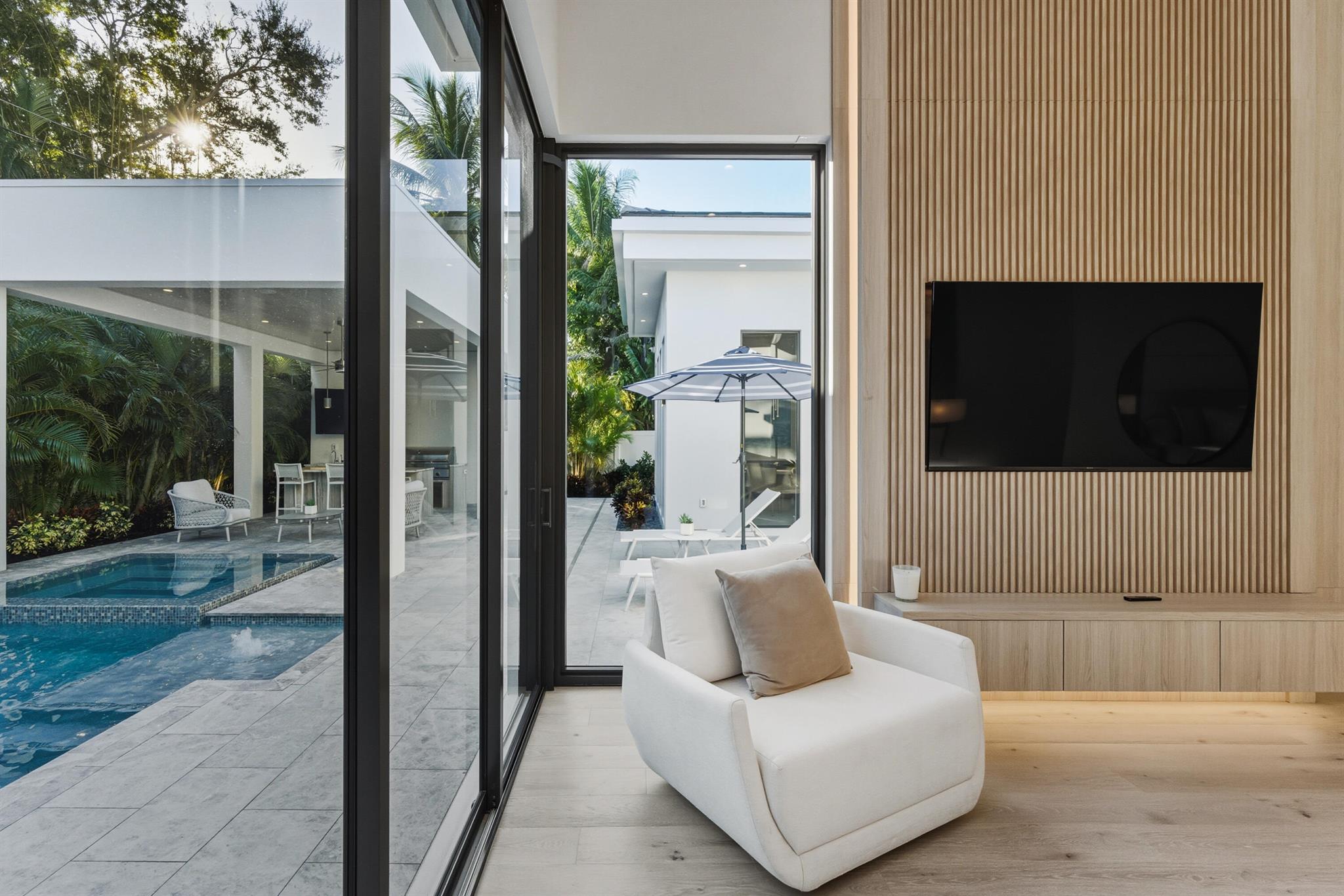 KINGS COURT REPLAT - Residential