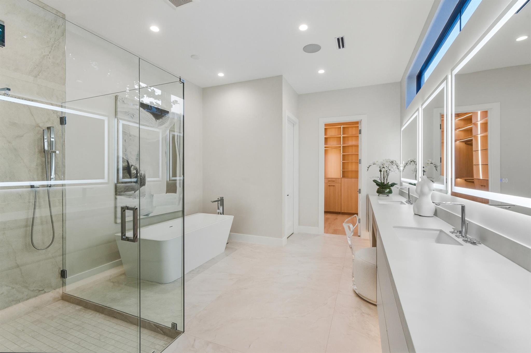 KINGS COURT REPLAT - Residential