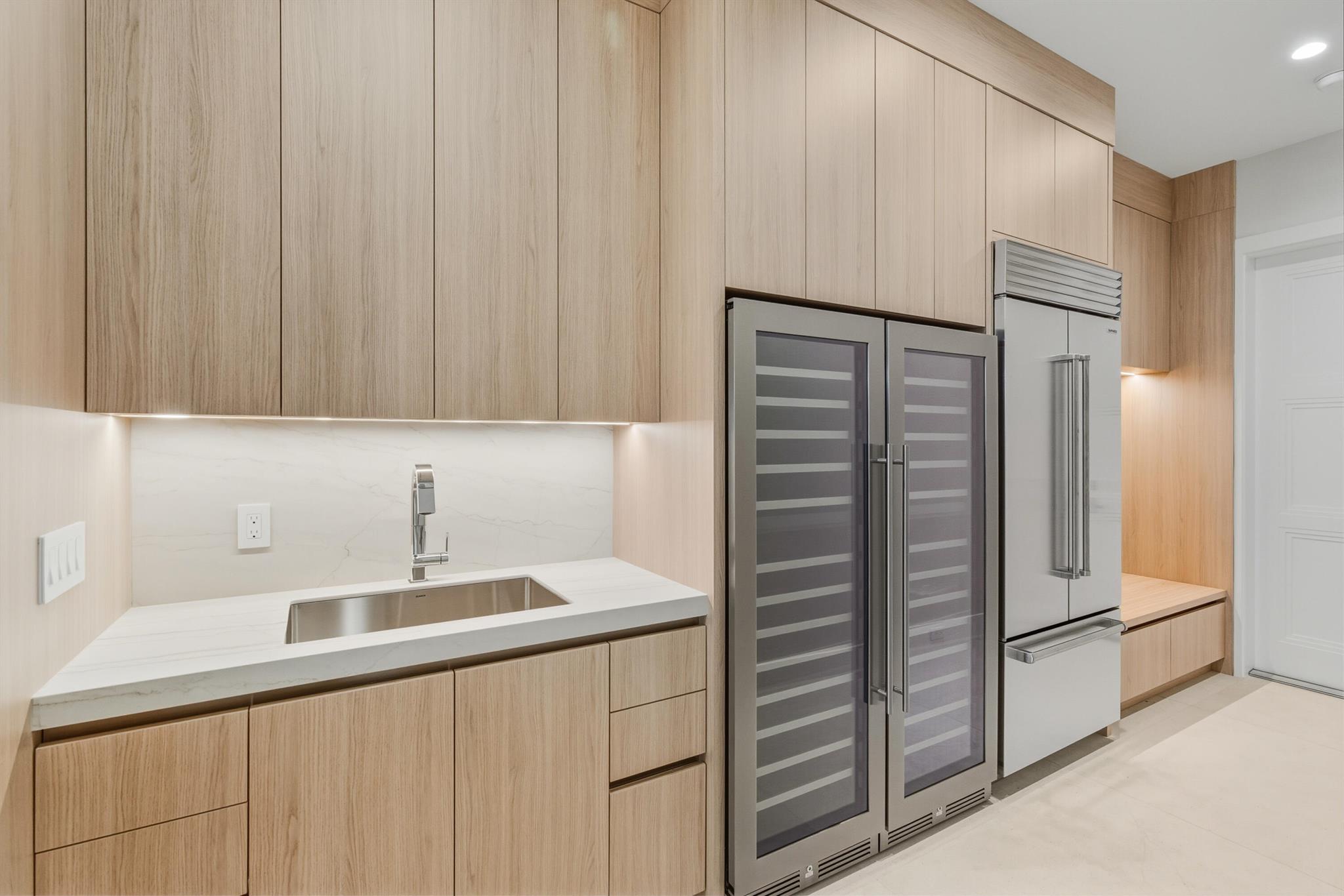 KINGS COURT REPLAT - Residential