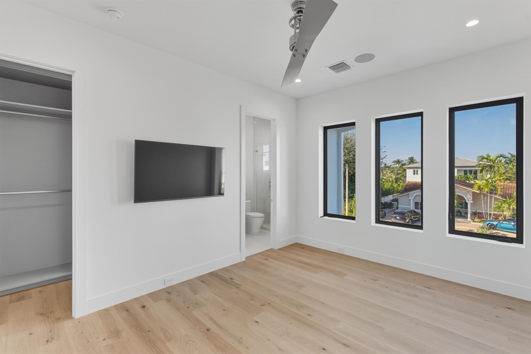 KINGS COURT REPLAT - Residential