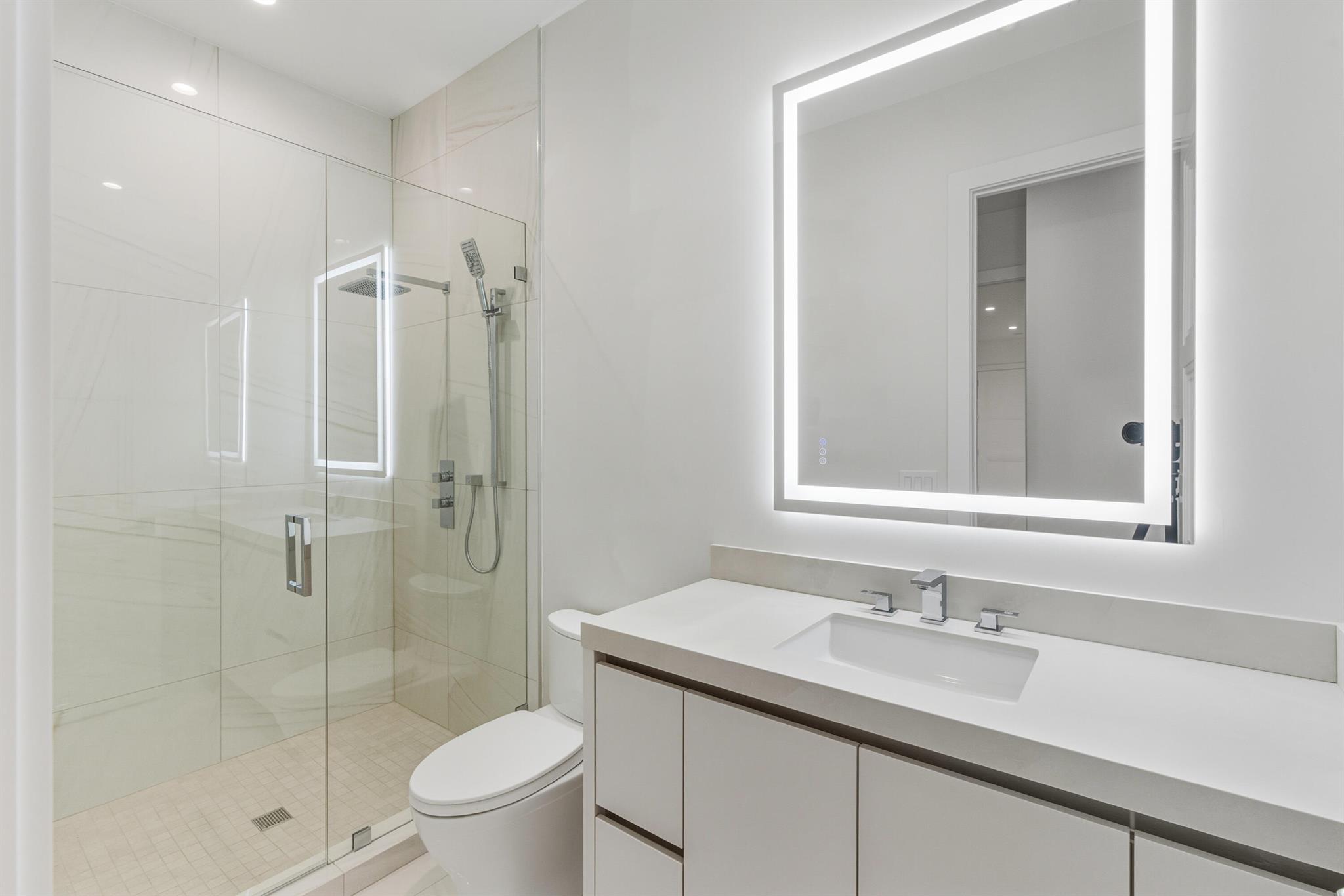 KINGS COURT REPLAT - Residential