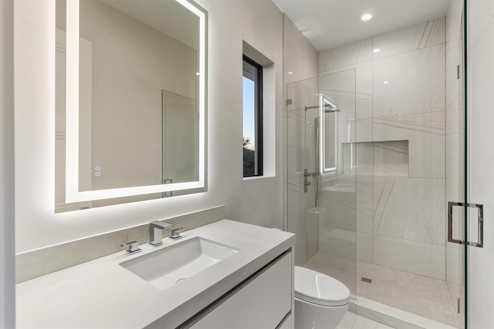 KINGS COURT REPLAT - Residential