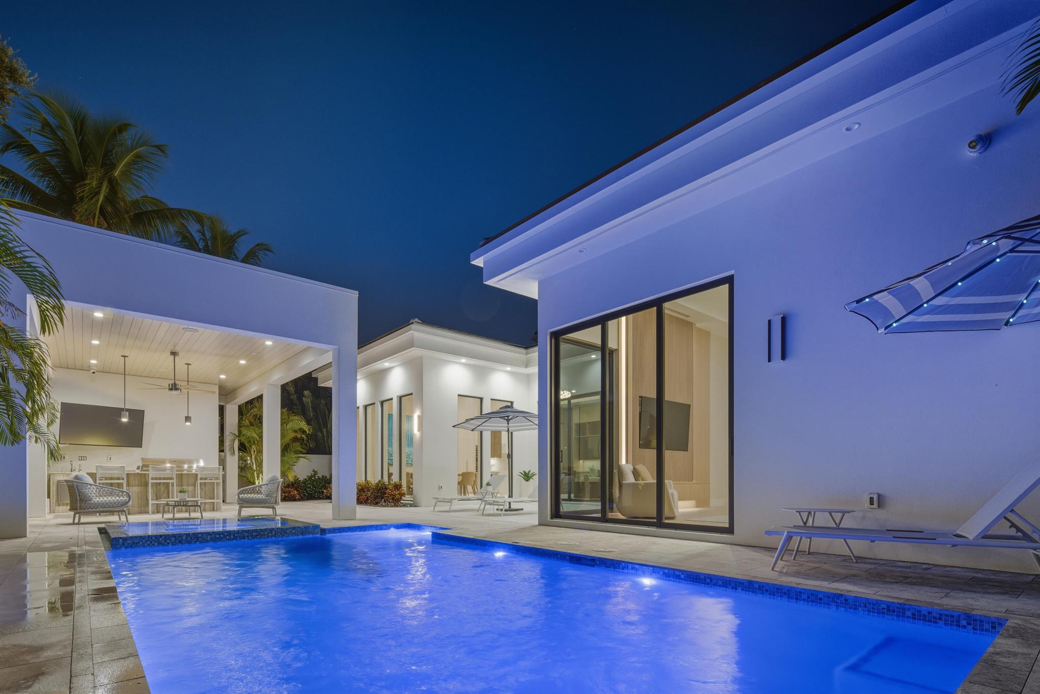 KINGS COURT REPLAT - Residential