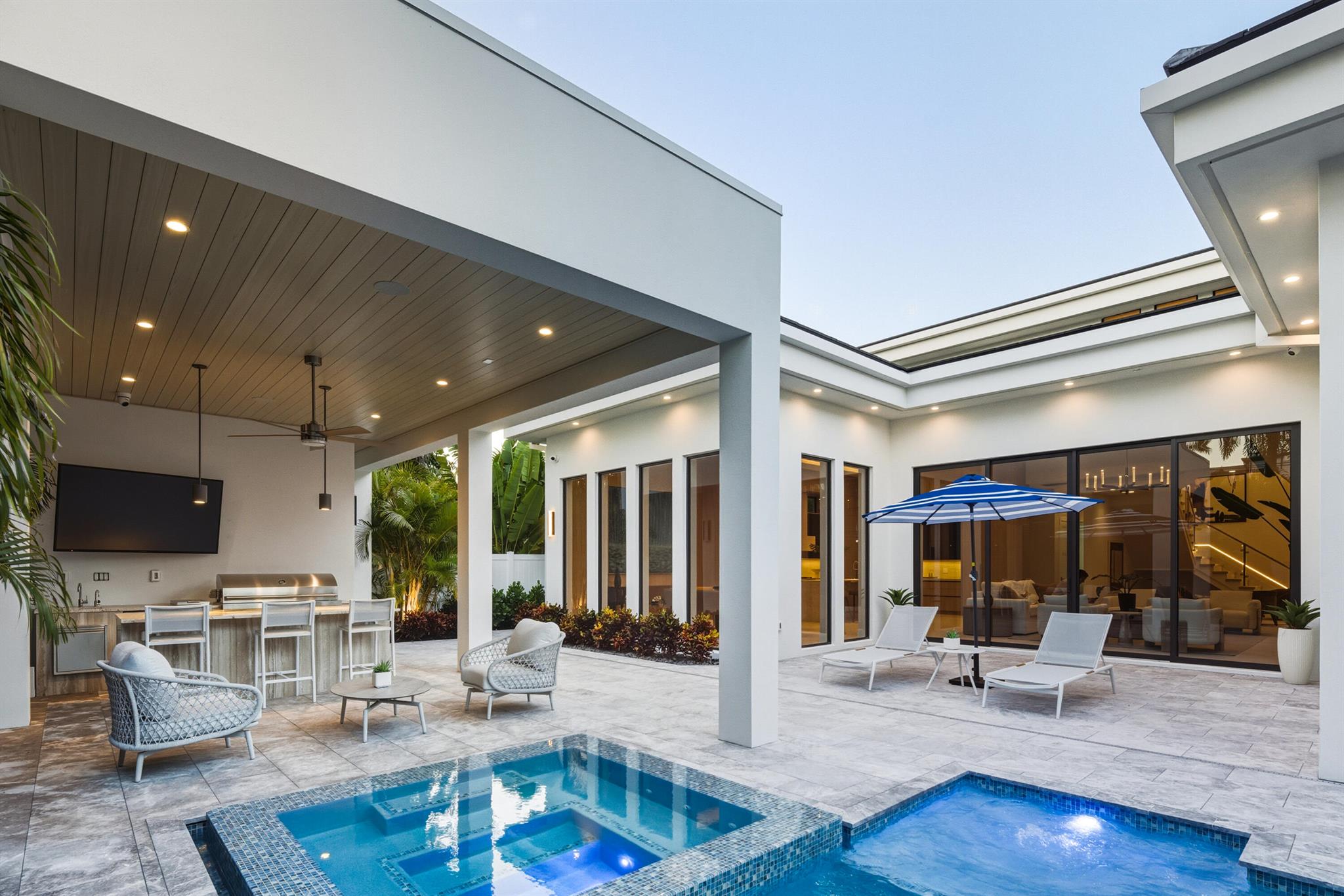 KINGS COURT REPLAT - Residential