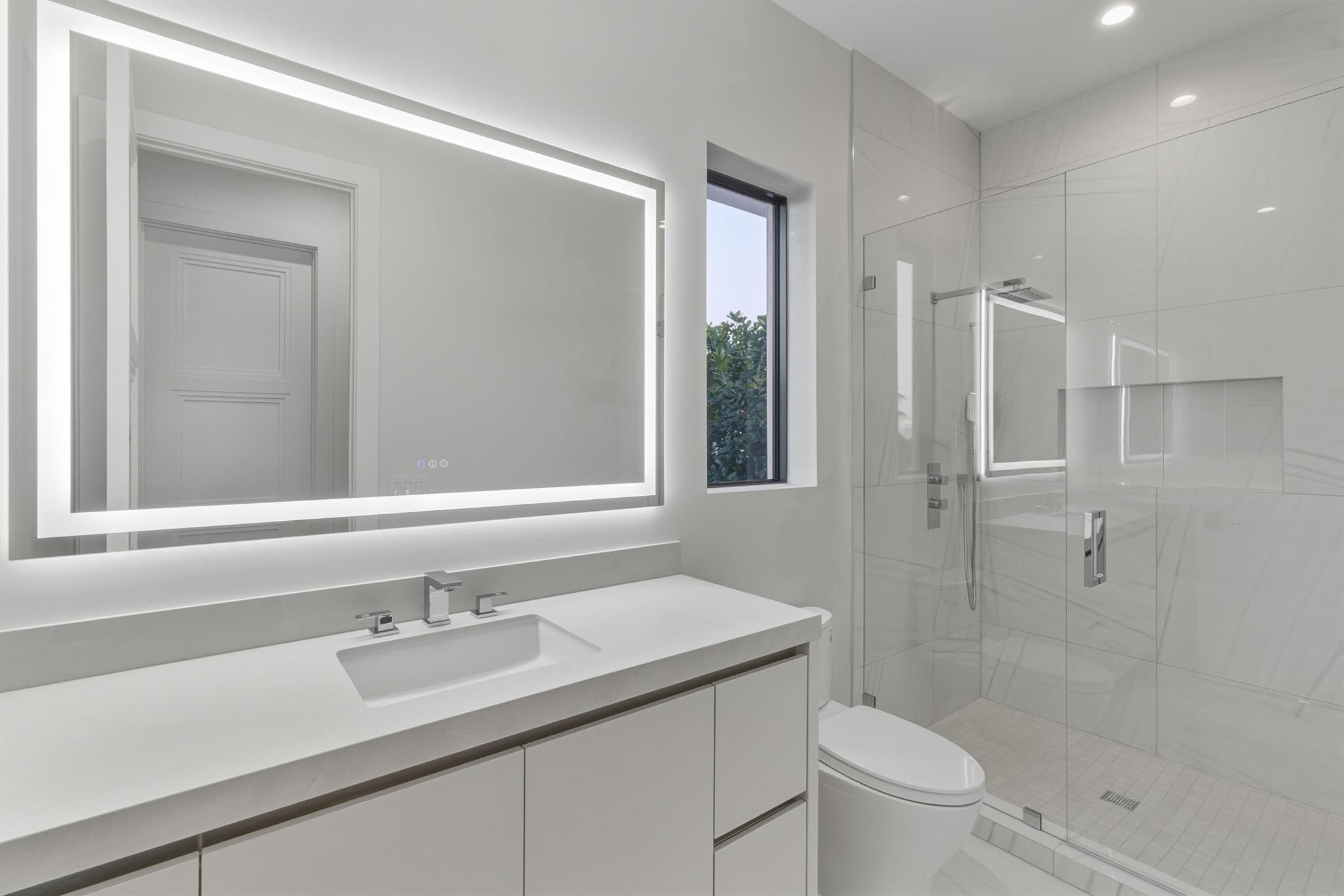 KINGS COURT REPLAT - Residential