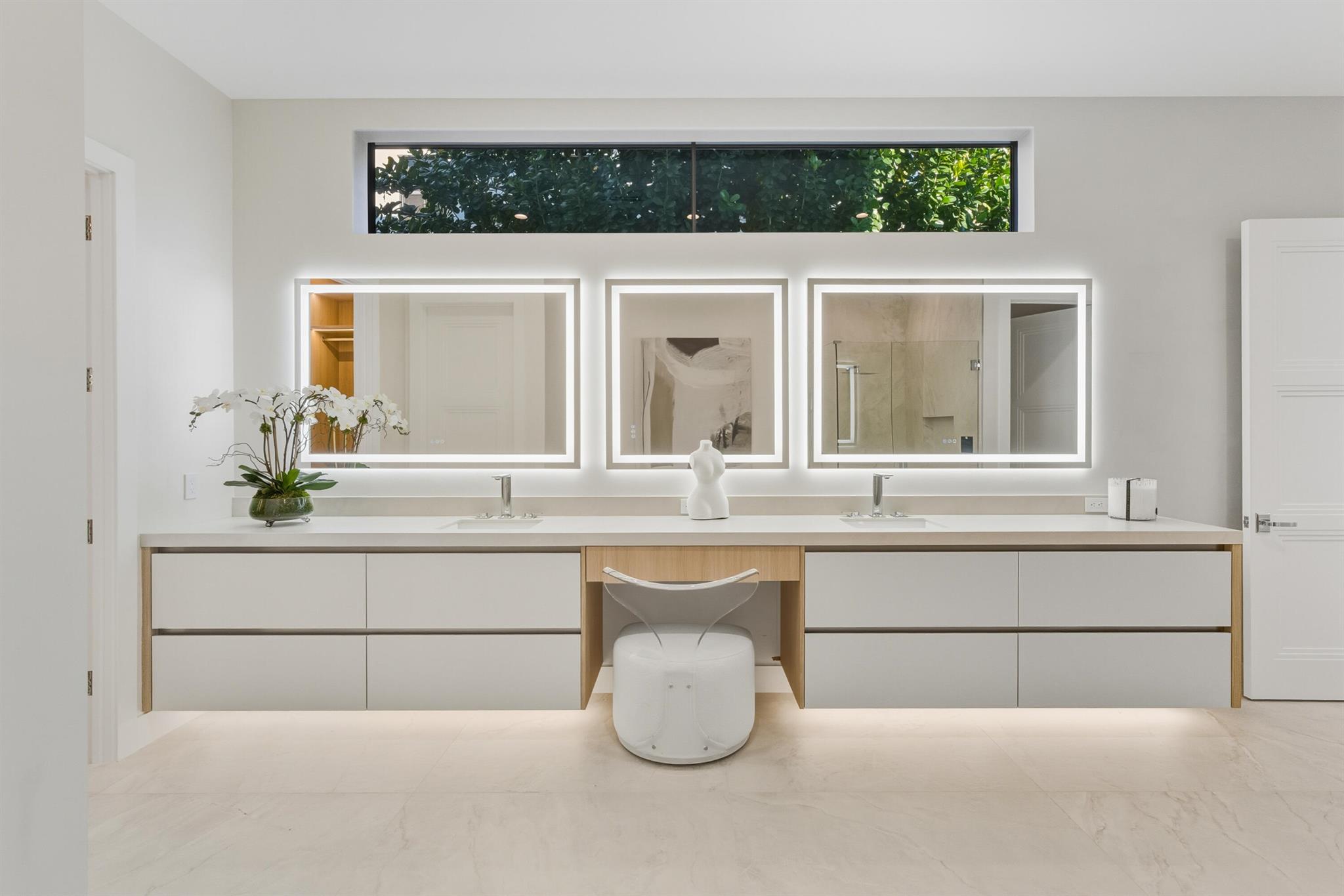 KINGS COURT REPLAT - Residential