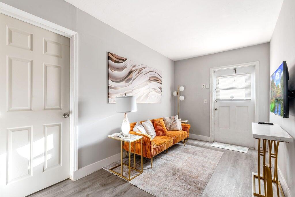 North Hollywood Square - Residential Lease