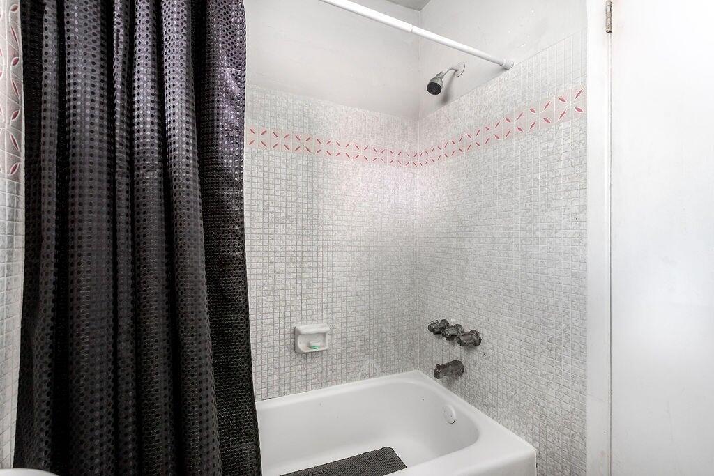 North Hollywood Square - Residential Lease