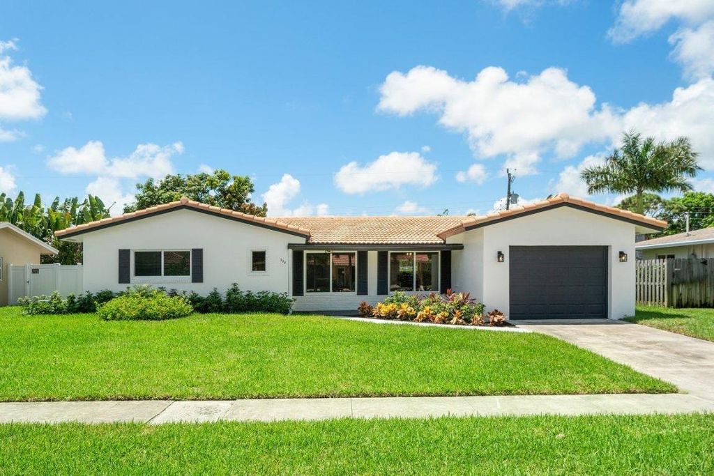 Photo of 928 SW 4th Street, Boca Raton, FL 33486 (MLS # R10996267)