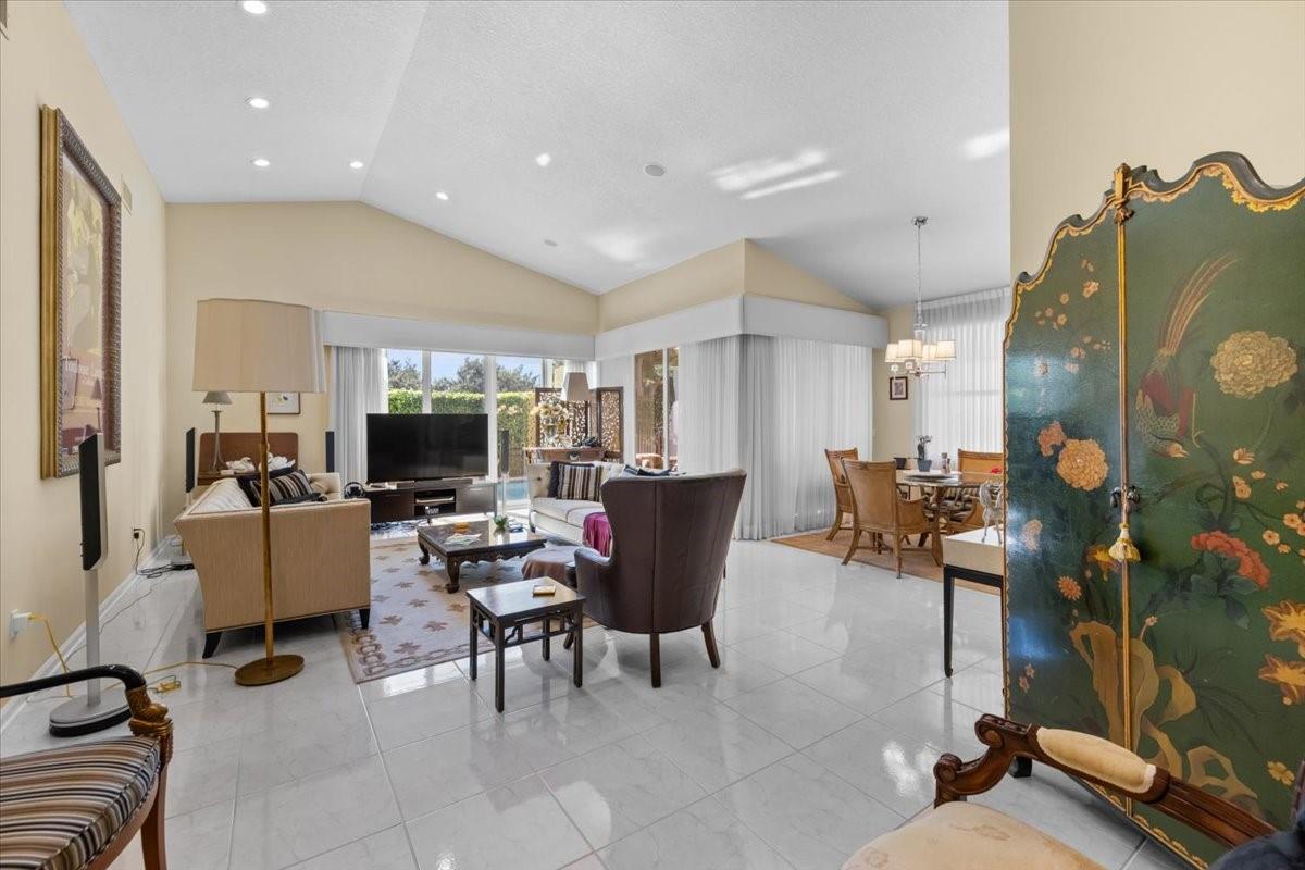 7184 Via Palomar
