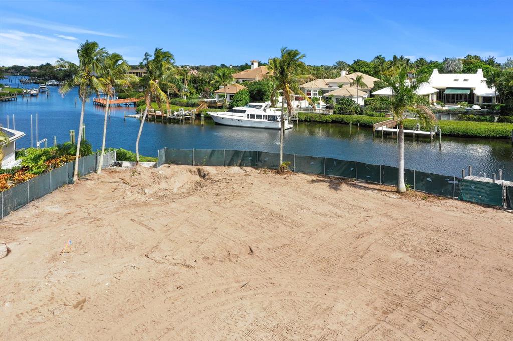 ADMIRALS COVE - Residential