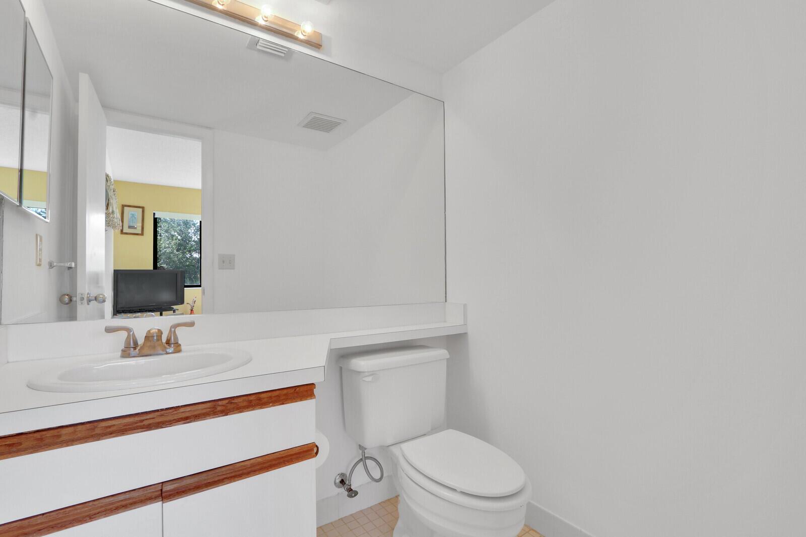 OAK HARBOUR CONDOS - Residential