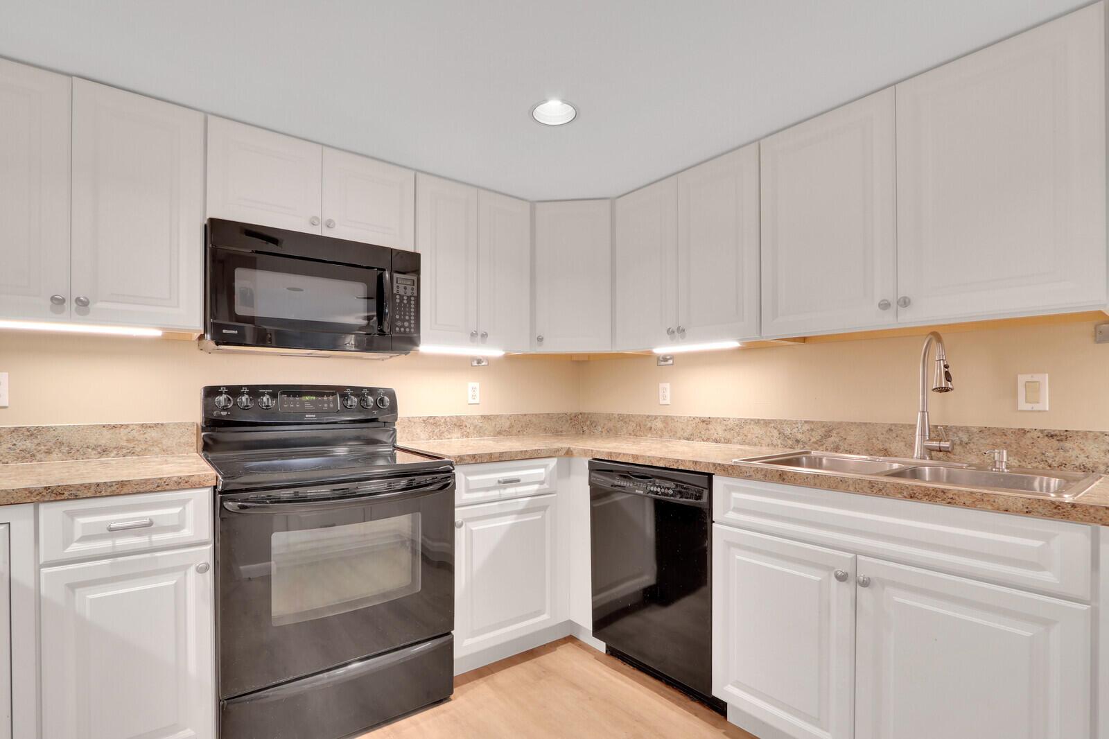 OAK HARBOUR CONDOS - Residential