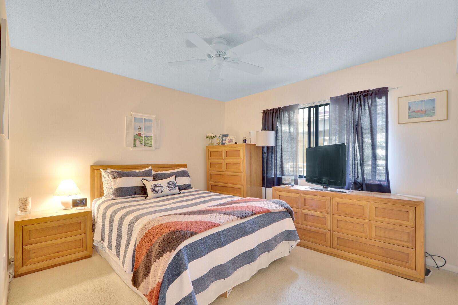 OAK HARBOUR CONDOS - Residential