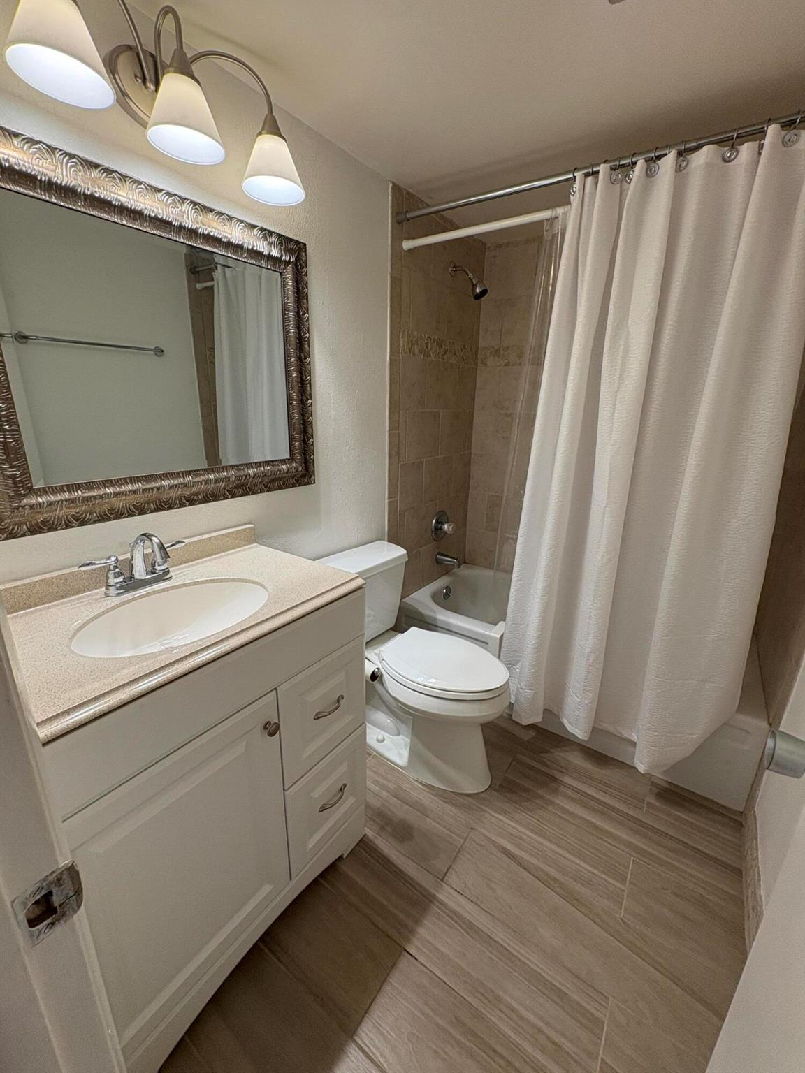 CENTURY VILLAGE/ KINGSWOO - Residential Lease