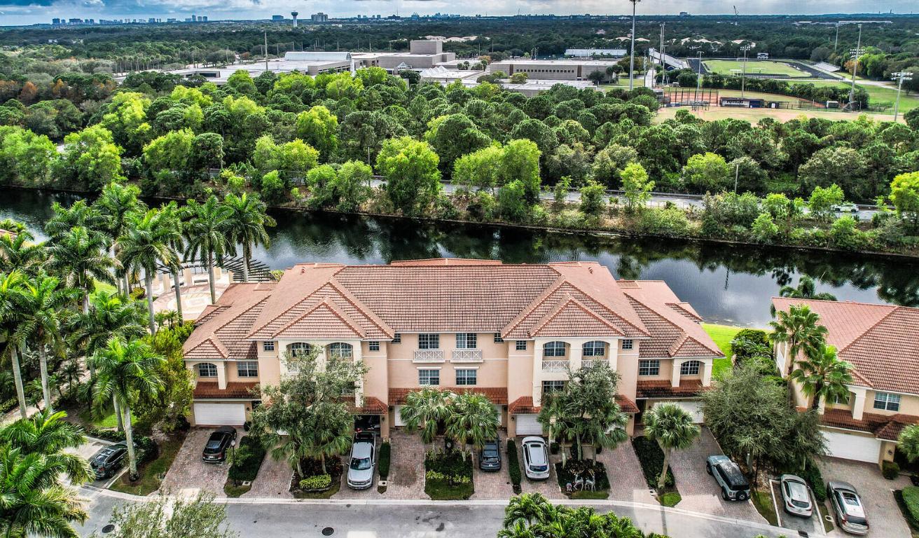 CIELO TOWNHOMES - Residential