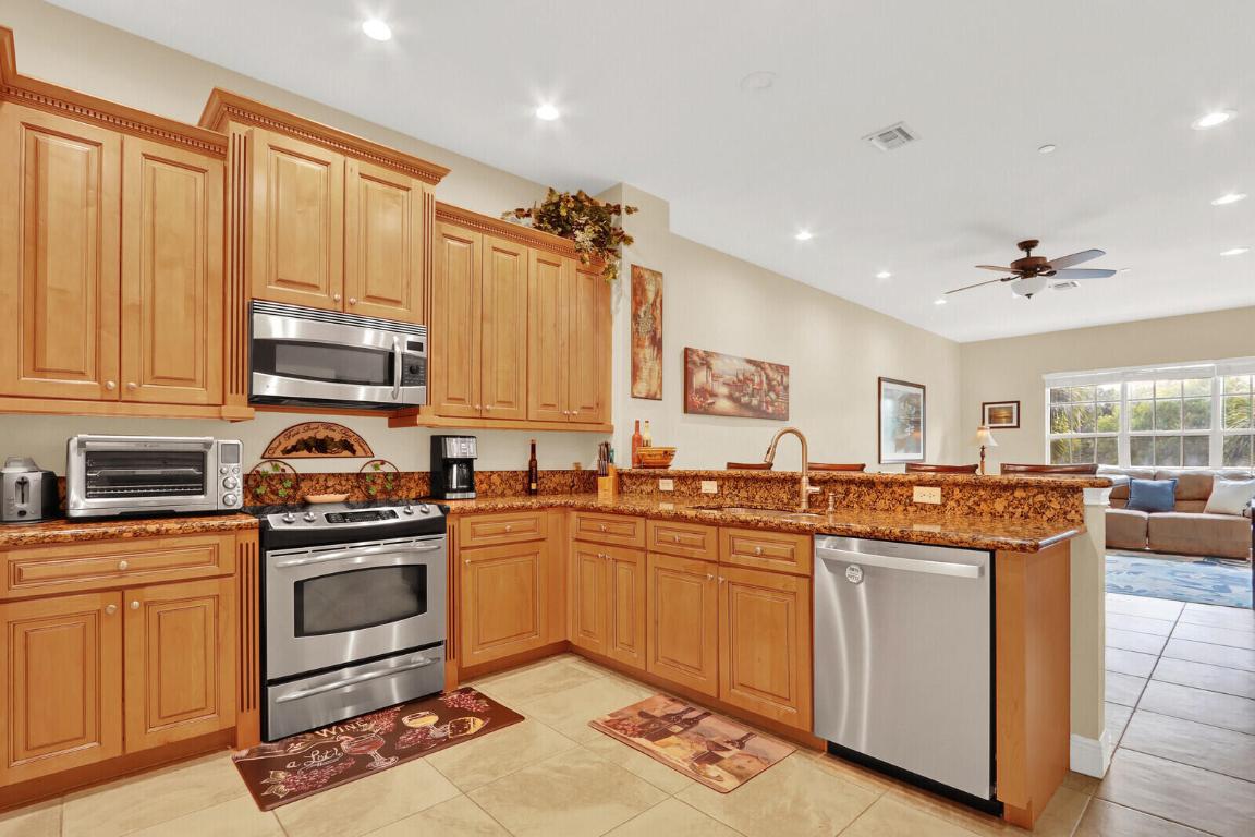 CIELO TOWNHOMES - Residential