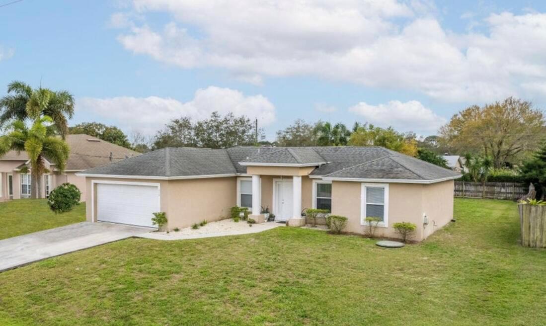 Great house, perfect size, central location, between the East and the West closest to crosstown Pkwy. Totally upgraded, fenced yard,