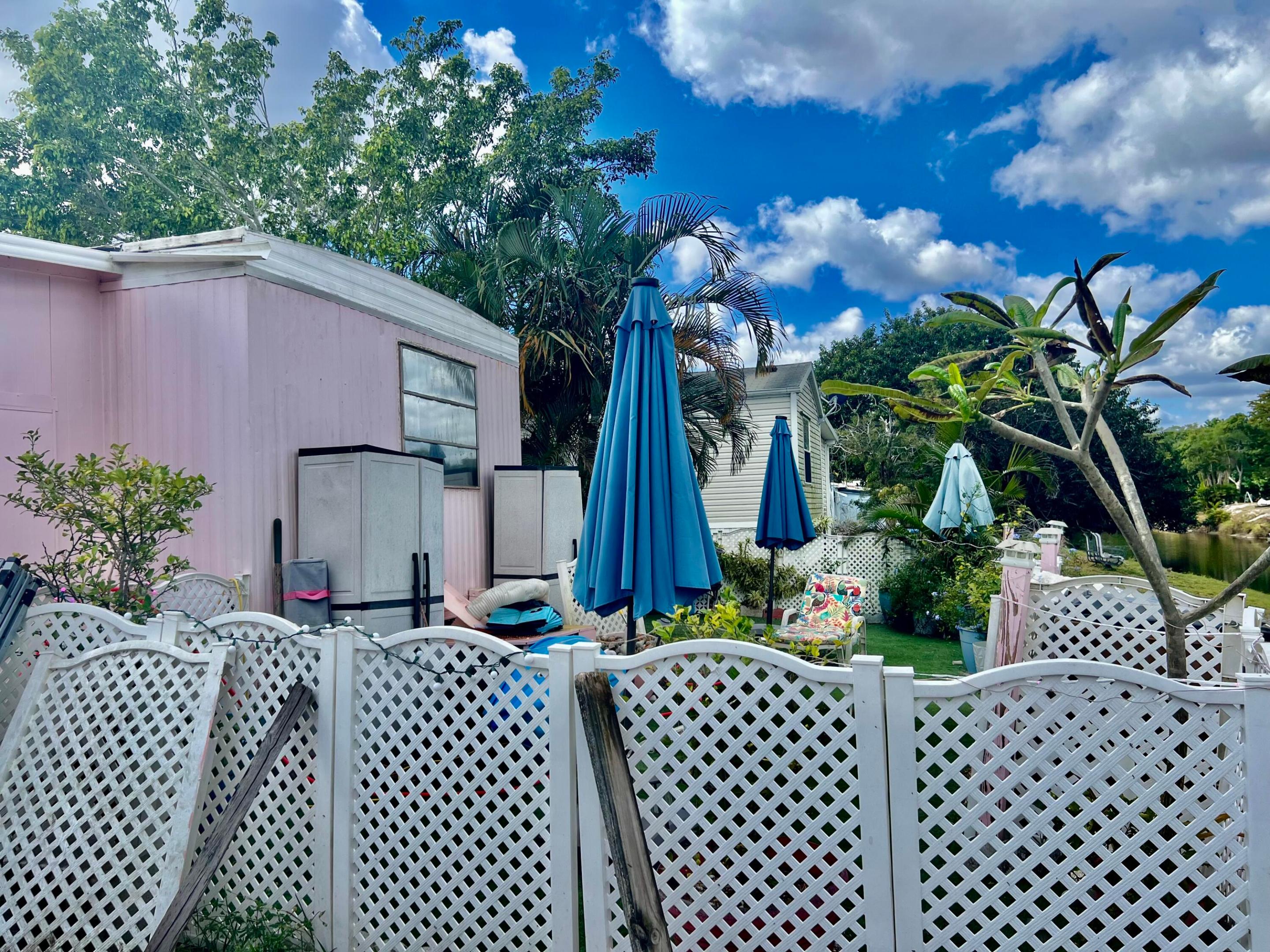 COUNTRY KNOLLS - Residential