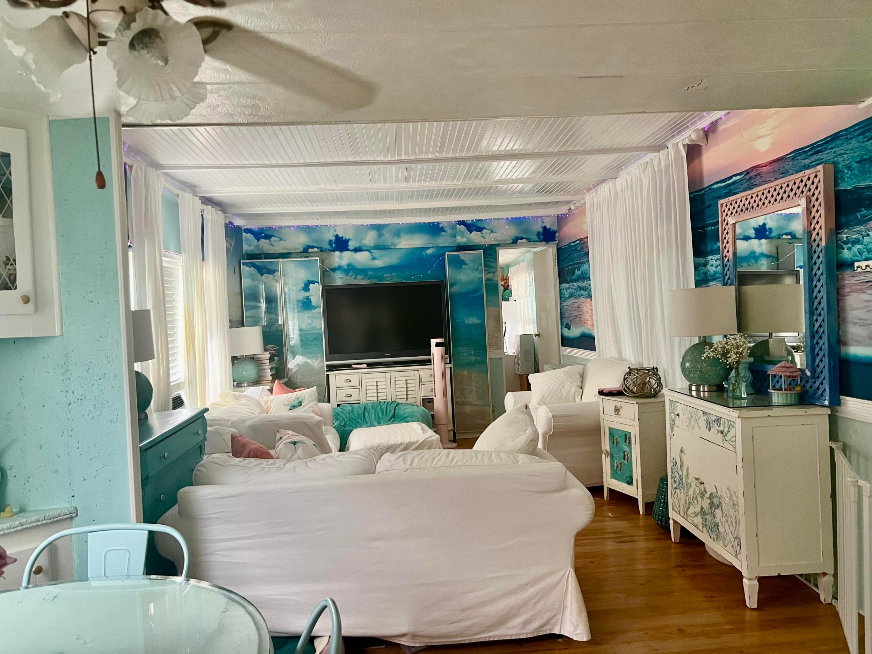 COUNTRY KNOLLS - Residential