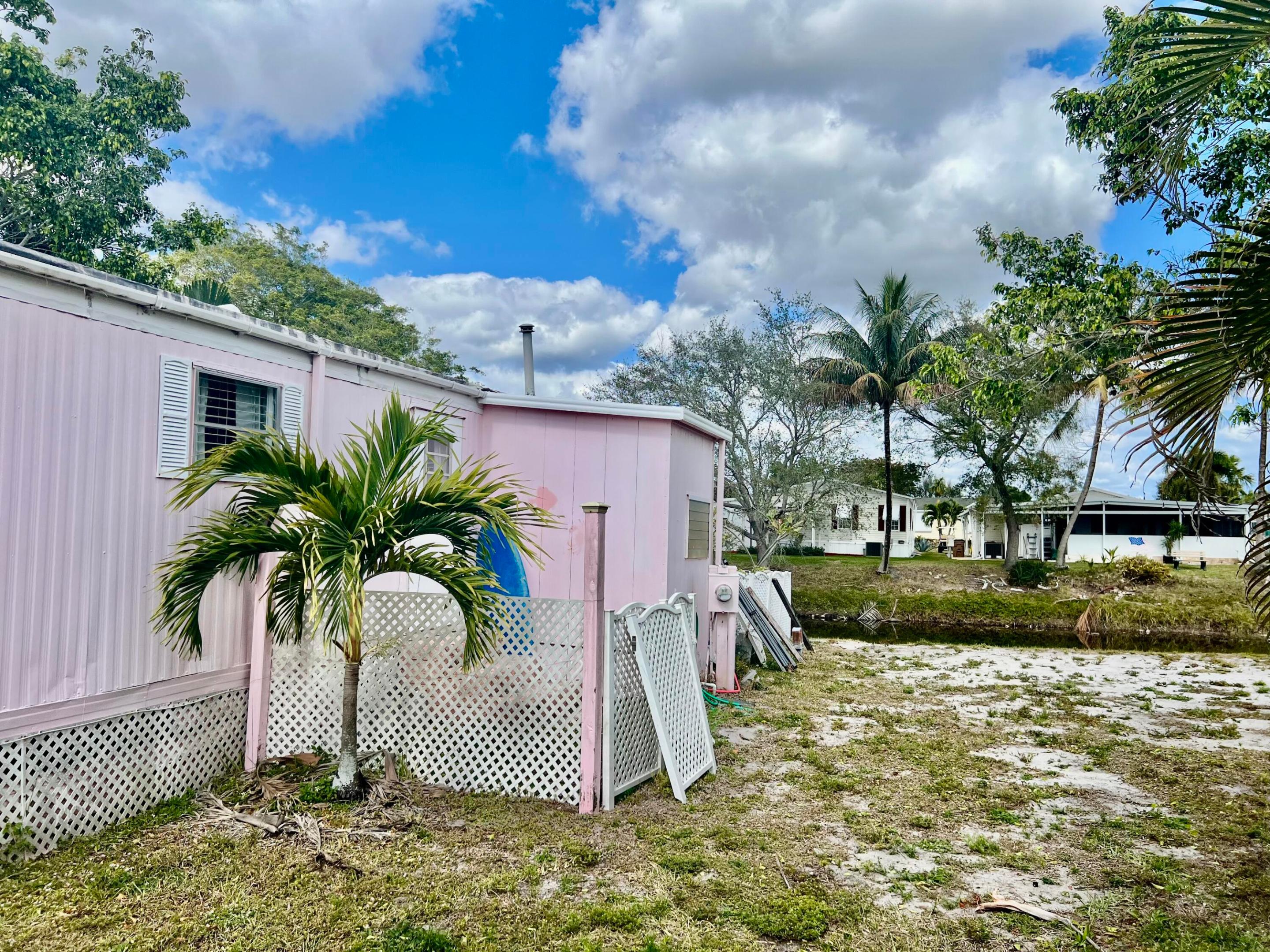 COUNTRY KNOLLS - Residential