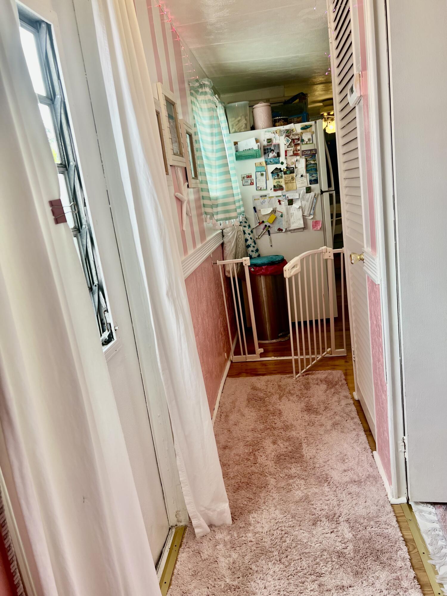 COUNTRY KNOLLS - Residential