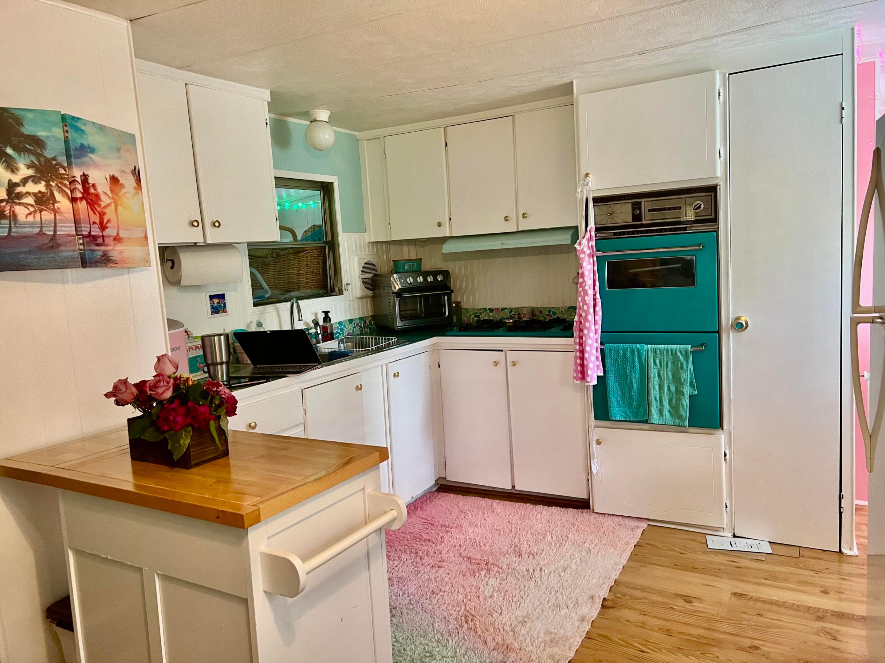 COUNTRY KNOLLS - Residential