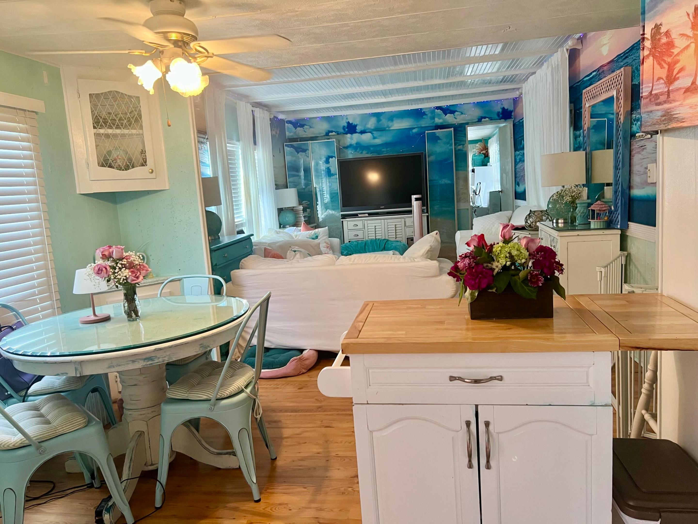 COUNTRY KNOLLS - Residential