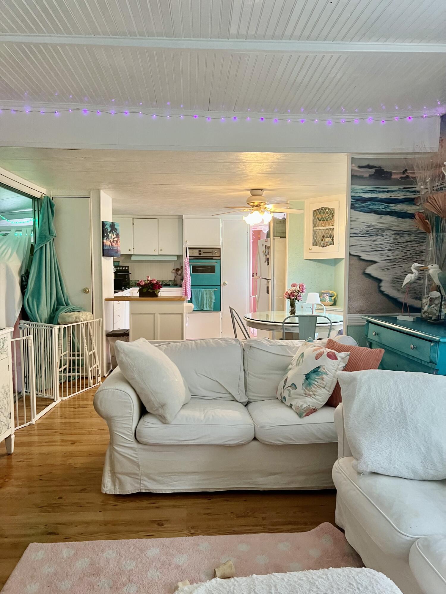 COUNTRY KNOLLS - Residential